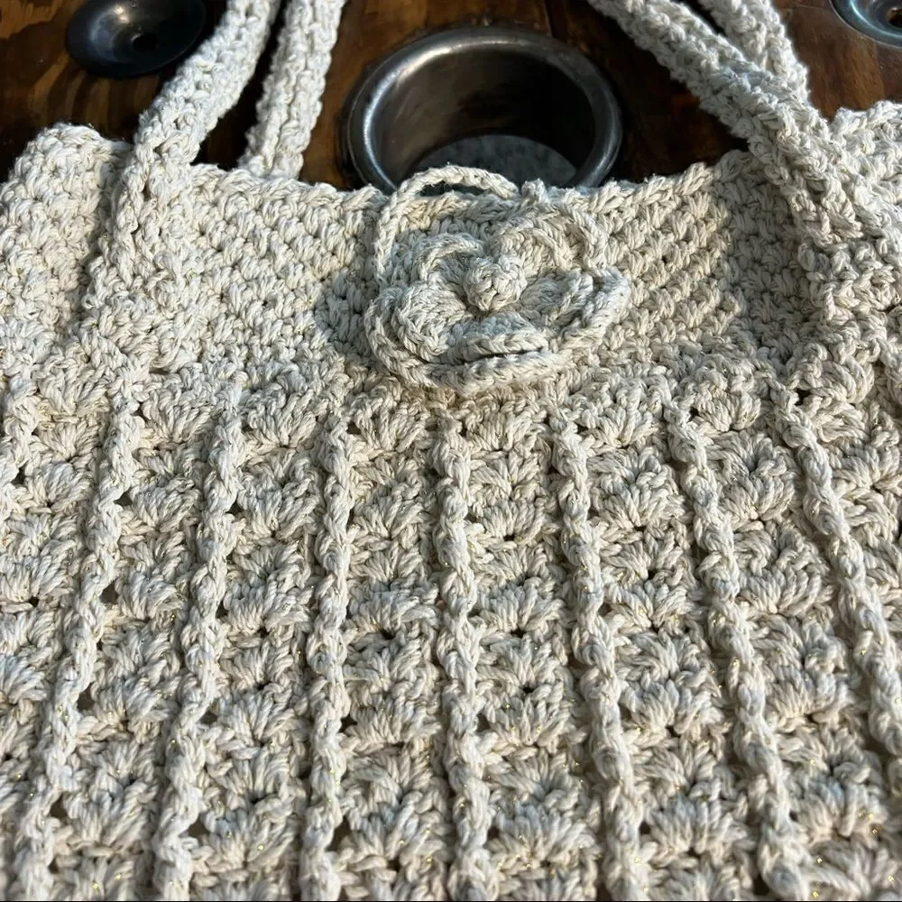 Gorgeous unbranded knit‎ weave boho purse in cream and gold metallic yarn
